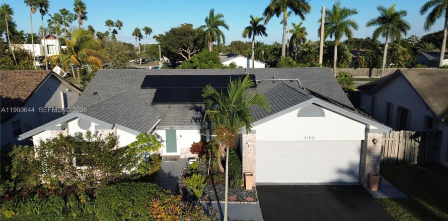 House in Sunrise, Florida 3 bedrooms, 165.37 sq.m. № 2021814