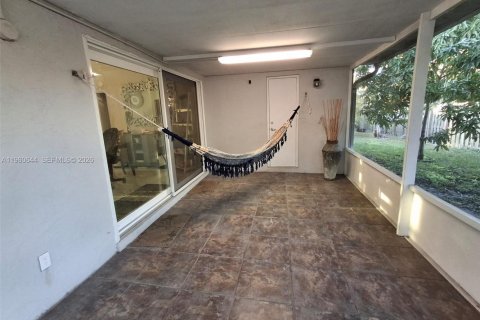 House in Sunrise, Florida 3 bedrooms, 165.37 sq.m. № 2021814 - photo 27