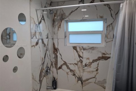 House in Sunrise, Florida 3 bedrooms, 165.37 sq.m. № 2021814 - photo 10