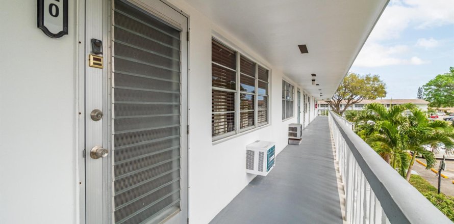 Condominio en West Palm Beach, Florida, 1 dormitorio № 2190683