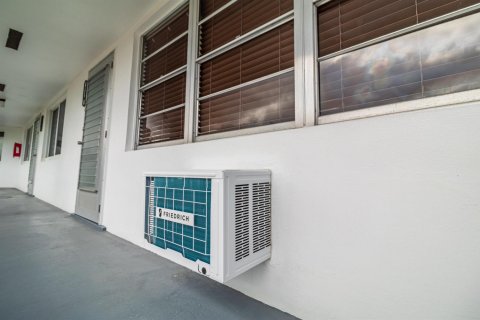 Condominio en venta en West Palm Beach, Florida, 1 dormitorio, 68.56 m2 № 2190683 - foto 2