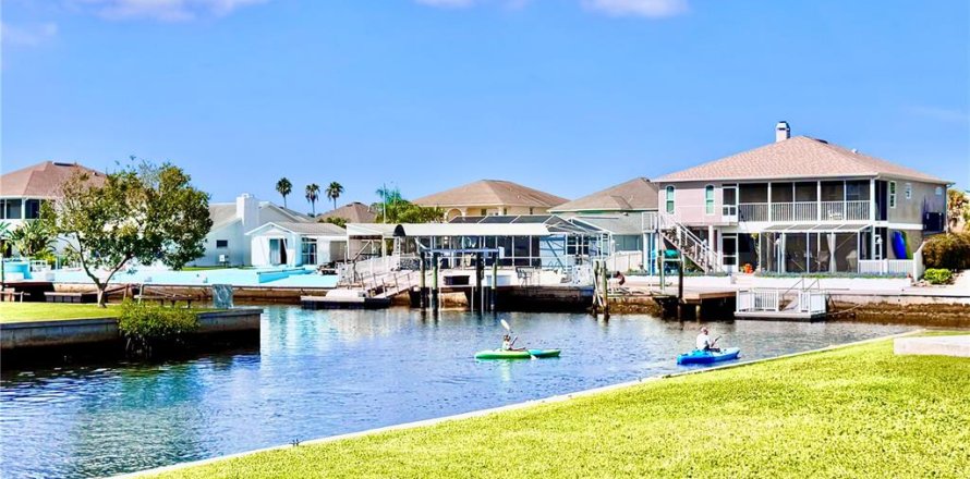 Casa en Hudson, Florida 2 dormitorios, 109.53 m2 № 1910692