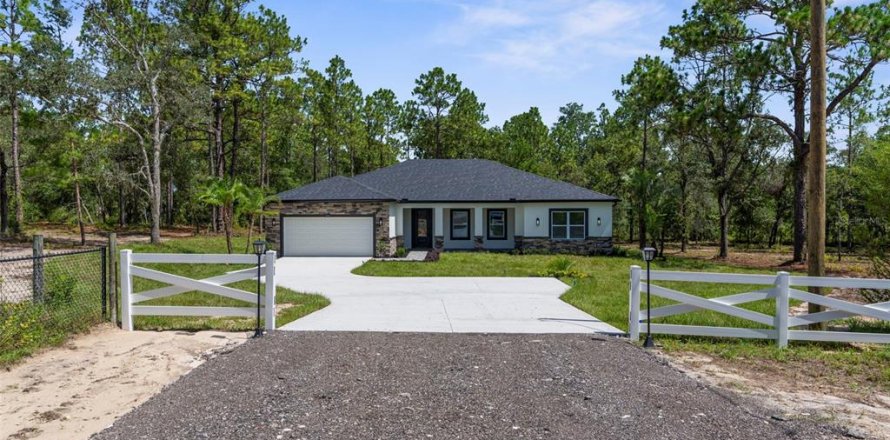 House in Weeki Wachee, Florida 4 bedrooms, 212 sq.m. № 1853457