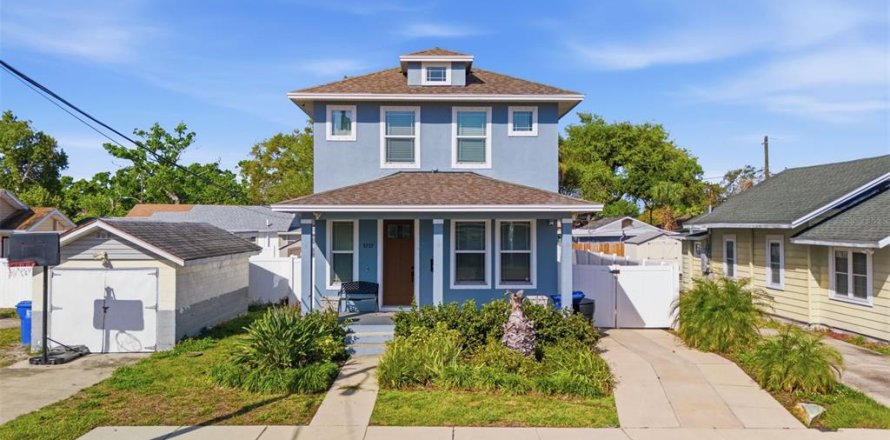 Villa ou maison à Saint Petersburg, Floride 3 chambres, 155.33 m2 № 2232162