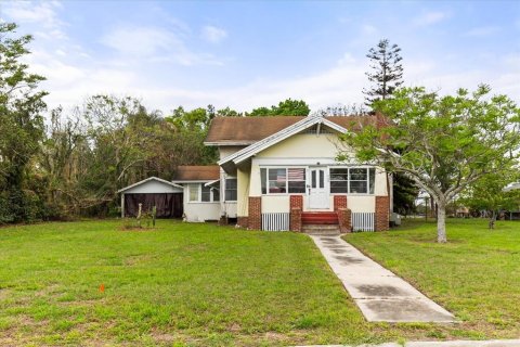 House in Haines City, Florida 4 bedrooms, 198.44 sq.m. № 2096606