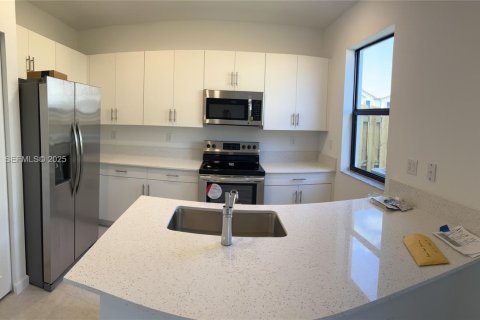 Townhouse in Homestead, Florida 3 bedrooms, 123.65 sq.m. № 1994548 - photo 1