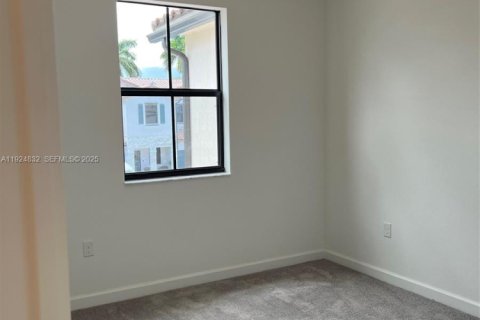 Townhouse in Homestead, Florida 3 bedrooms, 123.65 sq.m. № 1994548 - photo 6