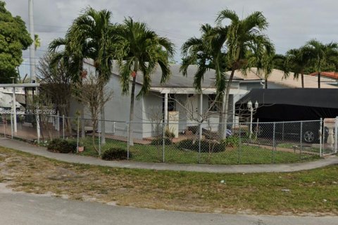 Villa ou maison à Hialeah, Floride 3 chambres № 2081015