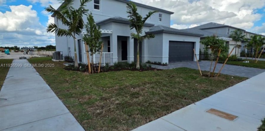 House in Homestead, Florida 5 bedrooms № 1994598