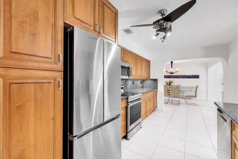 Villa ou maison à vendre à Oakland Park, Floride: 3 chambres, 230.86 m2 № 2244487 - photo 14