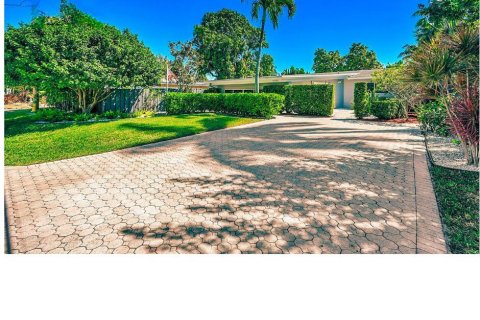 House in Oakland Park, Florida 3 bedrooms, 230.86 sq.m. № 2244487