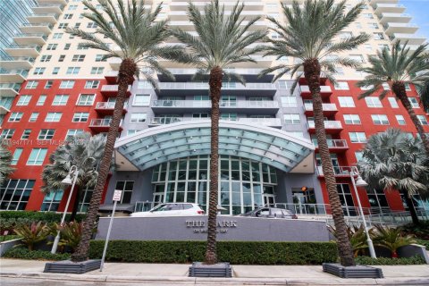 Condominio en Miami, Florida, 1 dormitorio  № 2003657