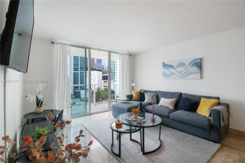Condominio en venta en Miami, Florida, 1 dormitorio, 70.61 m2 № 2003657 - foto 17