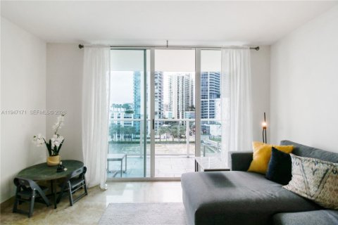 Condominio en venta en Miami, Florida, 1 dormitorio, 70.61 m2 № 2003657 - foto 20