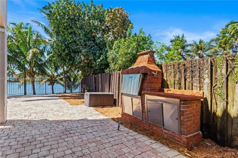 House in Miami, Florida 5 bedrooms, 291.43 sq.m. № 1862399 - photo 29