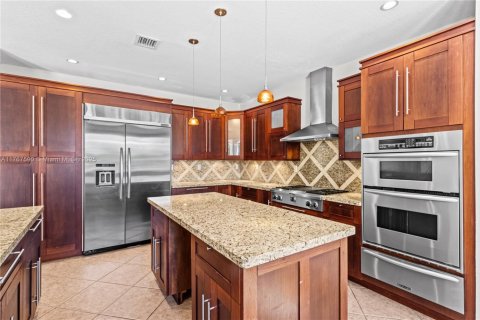 House in Miami, Florida 5 bedrooms, 291.43 sq.m. № 1862399 - photo 6