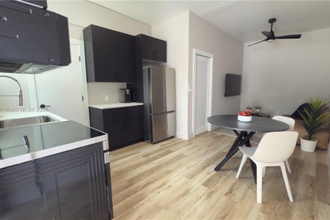 Снять в аренду виллу или дом в Норт-Майами, Флорида 1 спальня, 65.03м2, № 1958411 - фото 3