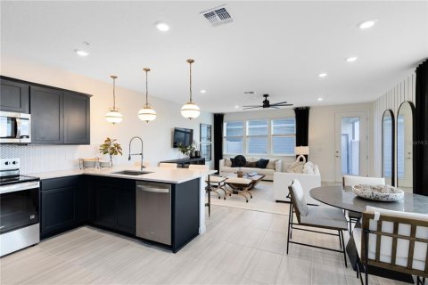 Townhouse in Orlando, Florida 4 bedrooms, 171.59 sq.m. № 2095726 - photo 7