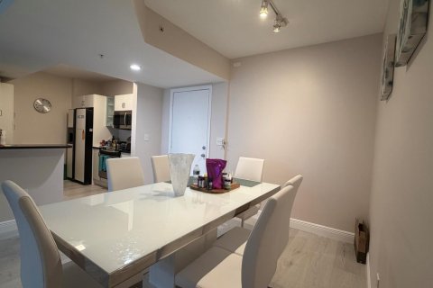 Apartamento en alquiler en Aventura, Florida, 2 dormitorios, 99.87 m2 № 2274410 - foto 3