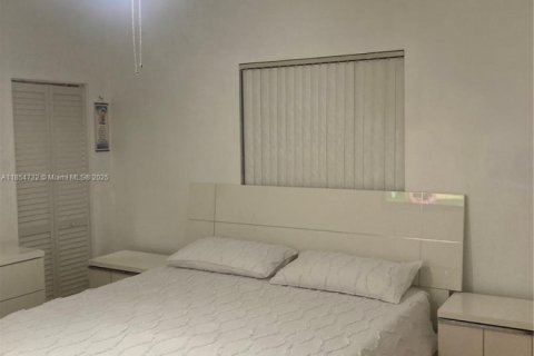 Villa ou maison à vendre à Miami, Floride: 3 chambres, 158.86 m2 № 2055144 - photo 14