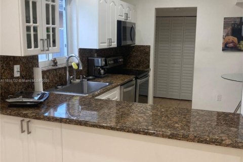 Villa ou maison à vendre à Miami, Floride: 3 chambres, 158.86 m2 № 2055144 - photo 11