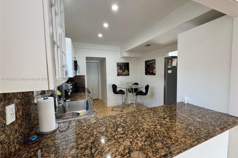 Villa ou maison à vendre à Miami, Floride: 3 chambres, 158.86 m2 № 2055144 - photo 8