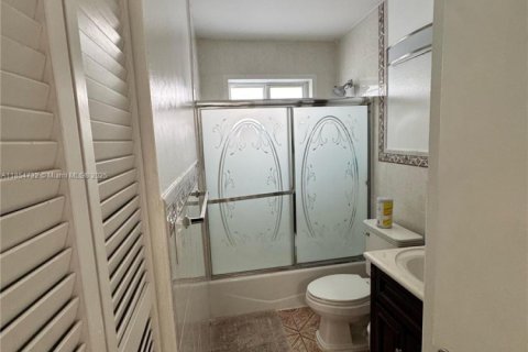 Villa ou maison à vendre à Miami, Floride: 3 chambres, 158.86 m2 № 2055144 - photo 15