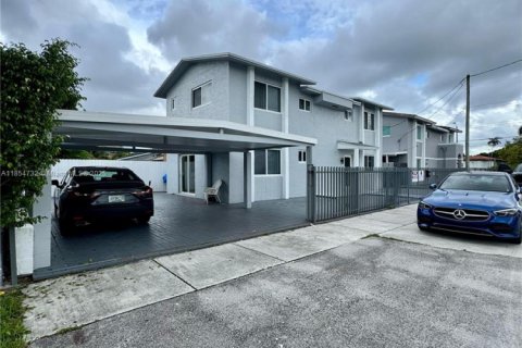 Villa ou maison à vendre à Miami, Floride: 3 chambres, 158.86 m2 № 2055144 - photo 4
