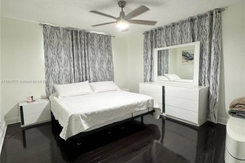 Villa ou maison à vendre à Miami, Floride: 3 chambres, 158.86 m2 № 2055144 - photo 13