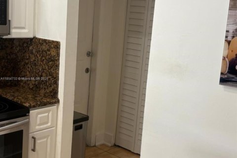 Villa ou maison à vendre à Miami, Floride: 3 chambres, 158.86 m2 № 2055144 - photo 9