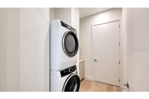 Condominio en alquiler en Sarasota, Florida, 2 dormitorios, 104.24 m2 № 2283387 - foto 7