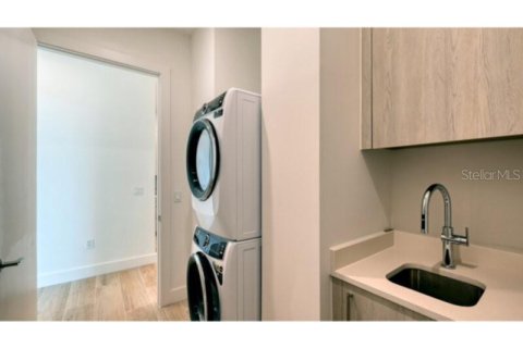 Condominio en alquiler en Sarasota, Florida, 2 dormitorios, 104.24 m2 № 2283387 - foto 8