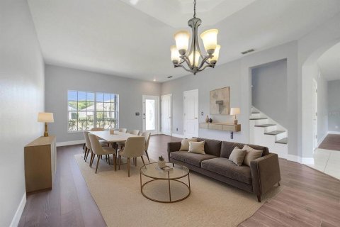 House in Orlando, Florida 4 bedrooms, 239.5 sq.m. № 1684505 - photo 13