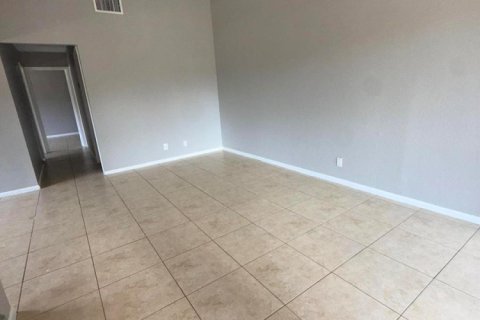 Condo in West Palm Beach, Florida, 2 bedrooms № 2246937 - photo 13