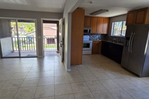 Condo in West Palm Beach, Florida, 2 bedrooms № 2246937 - photo 5
