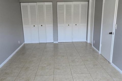 Condo in West Palm Beach, Florida, 2 bedrooms № 2246937 - photo 18