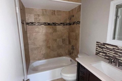 Condo in West Palm Beach, Florida, 2 bedrooms № 2246937 - photo 16