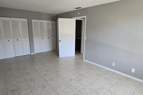 Condo in West Palm Beach, Florida, 2 bedrooms № 2246937 - photo 21