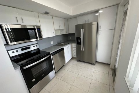 Condominio en alquiler en Pompano Beach, Florida, 2 dormitorios, 102.19 m2 № 2085948 - foto 2