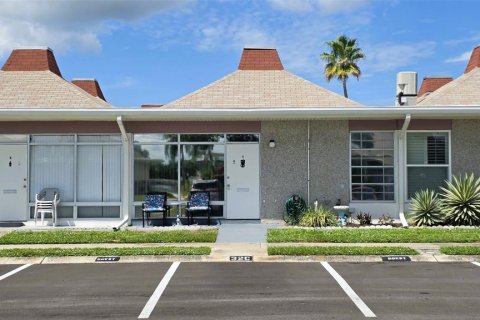 Condo in Holiday, Florida, 1 bedroom  № 2375711