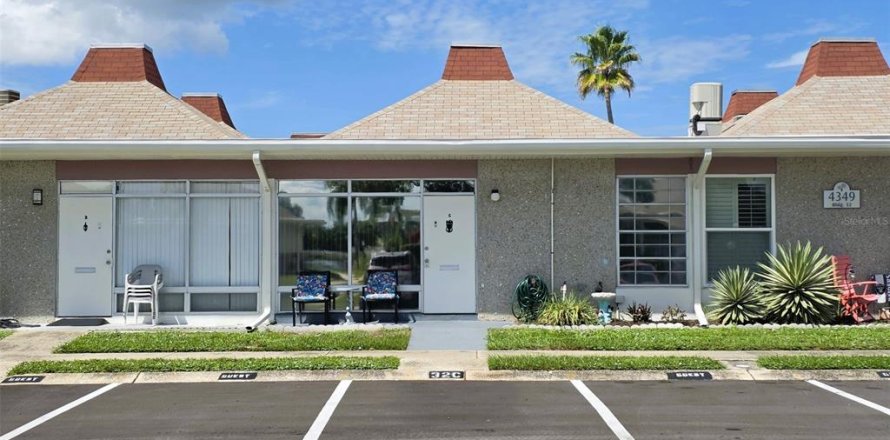 Condo in Holiday, Florida, 1 bedroom № 2375711