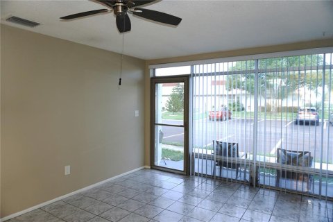 Condo in Holiday, Florida, 1 bedroom № 2375711 - photo 9