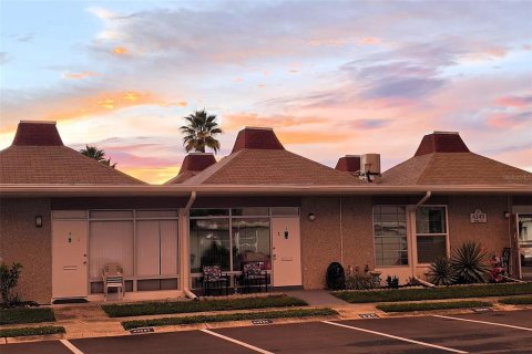 Condo in Holiday, Florida, 1 bedroom № 2375711 - photo 5