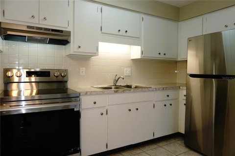 Condo in Holiday, Florida, 1 bedroom № 2375711 - photo 11