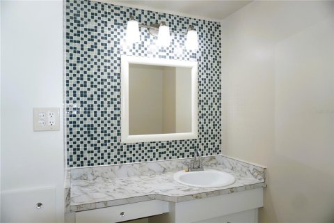 Condo in Holiday, Florida, 1 bedroom № 2375711 - photo 23