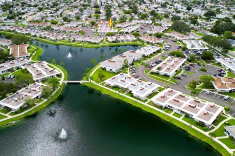 Condo in Holiday, Florida, 1 bedroom № 2375711 - photo 2
