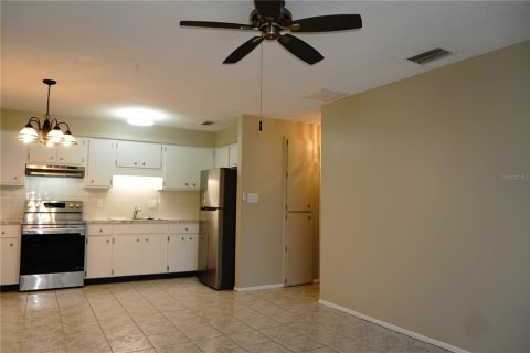 Condo in Holiday, Florida, 1 bedroom № 2375711 - photo 8