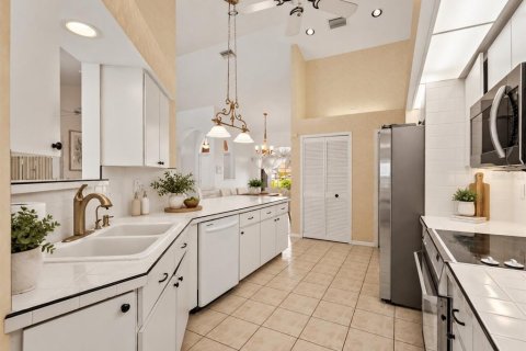 House in Punta Gorda, Florida 3 bedrooms, 195.65 sq.m. № 2396647 - photo 17