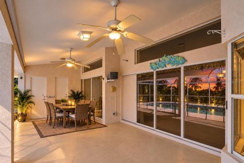House in Punta Gorda, Florida 3 bedrooms, 195.65 sq.m. № 2396647 - photo 7