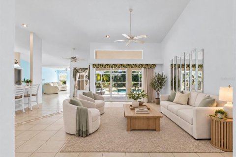 House in Punta Gorda, Florida 3 bedrooms, 195.65 sq.m. № 2396647 - photo 9